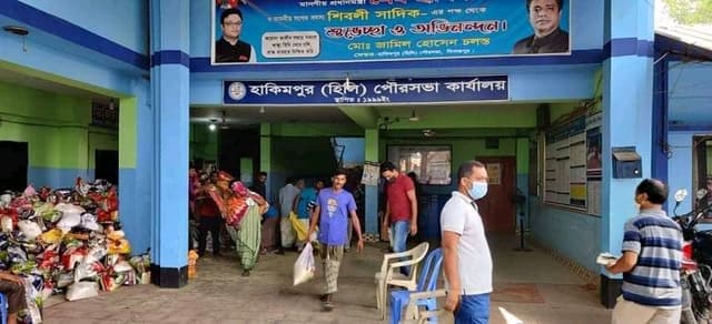 হাকিমপুর পৌর সভায় প্রধানমন্ত্রীর ঈদ  উপহার পেলেন ৩০৮১ পরিবার