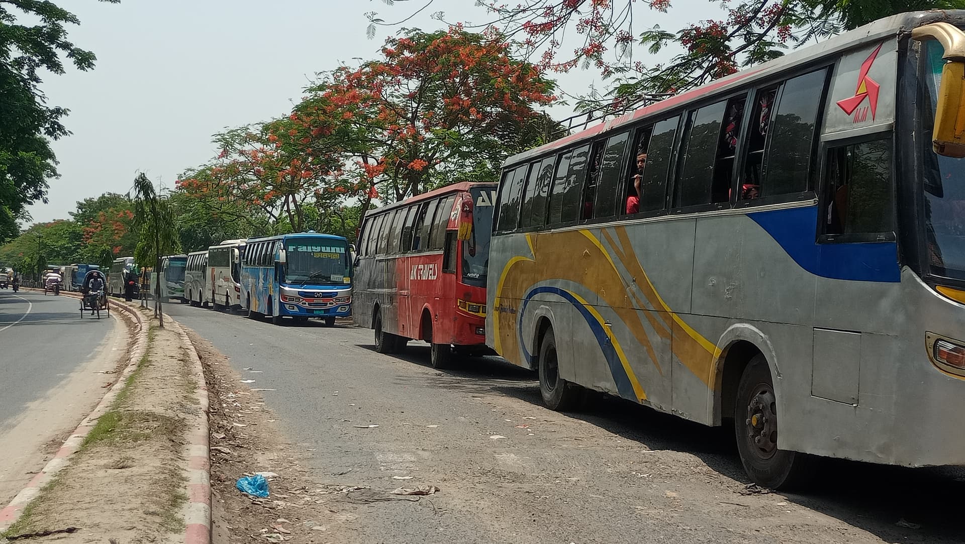 ৬ কিলোমিটারে সহস্রাধিক যানবাহনের সারি, ভোগান্তি চরমে