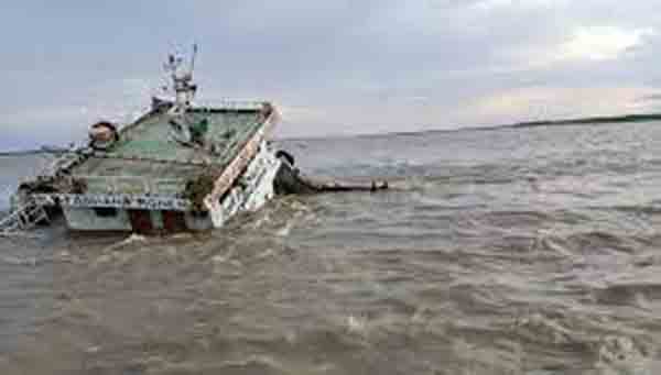 বঙ্গোপসাগরে ভাসতে থাকা ১১ নাবিক উদ্ধার, নিখোঁজ-১