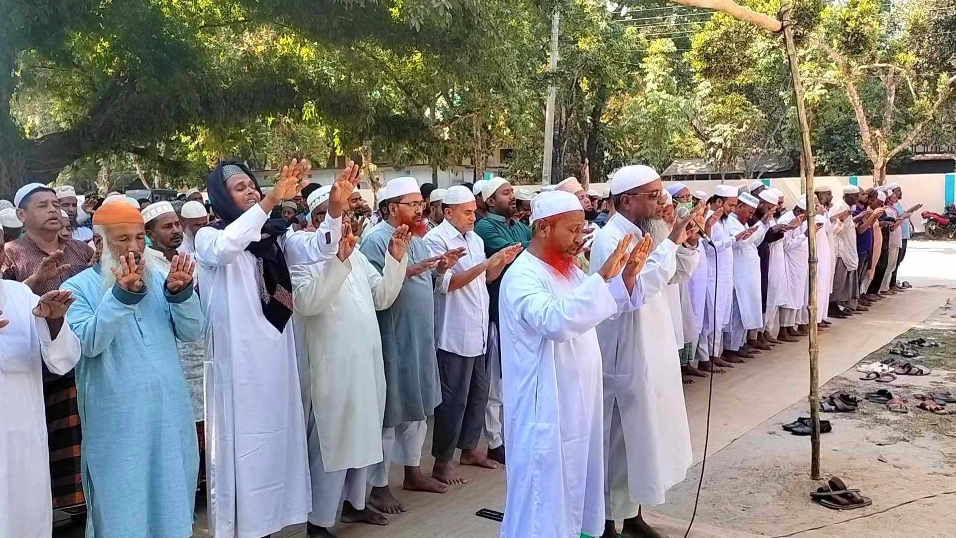 ঠাকুরগাঁও বৃষ্টির জন্য   ইসতিসকার নামাজ আদায়