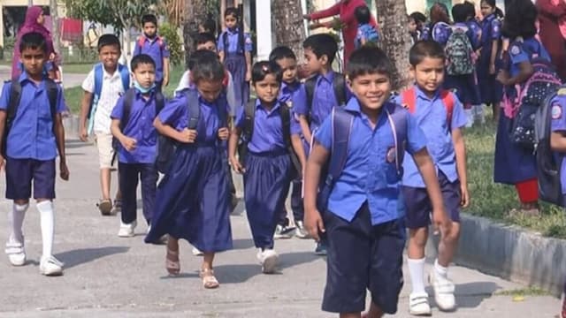 শিক্ষাপ্রতিষ্ঠানে ছুটি আরও বাড়বে কি না, জানা যাবে শনিবারের মধ্যে