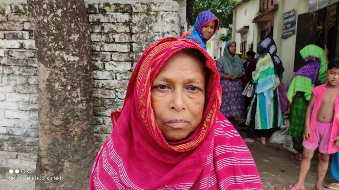 অপমান সইতে না পেরে আত্নহত্যা, দাফন করতে দ্বারে দ্বারে ঘুরছে বৃদ্ধ দাদী
