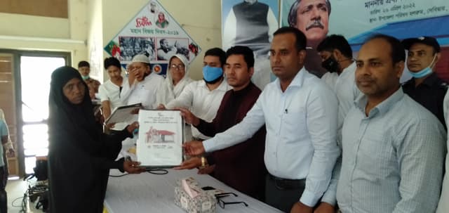 দেবীদ্বারে প্রধানমন্ত্রীর ঈদ উপহার জমিসহ ঘর পেলো ৩০ ভূমিহীন পরিবার