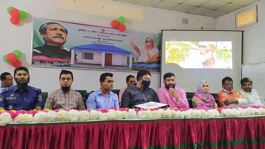 প্রধানমন্ত্রীর ঈদ উপহারের ঘর পেল হাকিমপুরে ৪০টি পরিবার