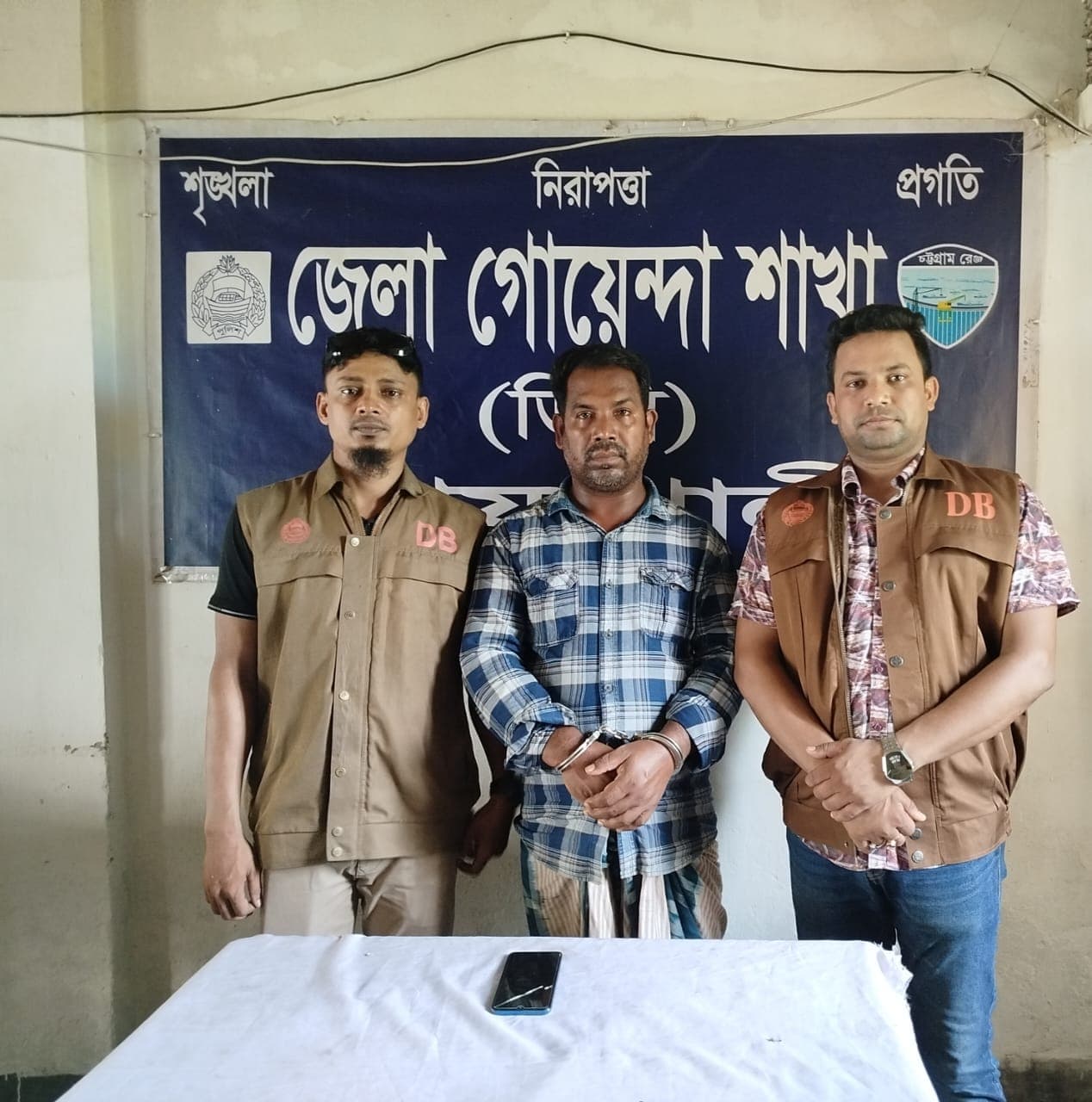 কোম্পানীগঞ্জে প্রবাসীর স্ত্রীর ব্যক্তিগত ছবি দেখিয়ে চাঁদা আদায়, অতঃপর