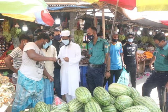 বরিশালে তরমুজ কিনতে অনিহা ক্রেতাদের, জরিমানা