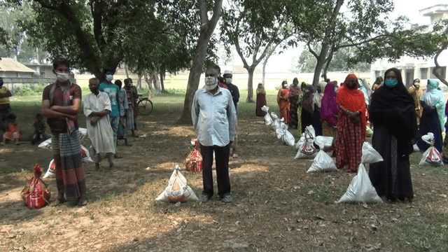 হাকিমপুরে ক্ষুদ্র জনগোষ্ঠির মাঝে পুষ্টি খাদ্য বিতরন