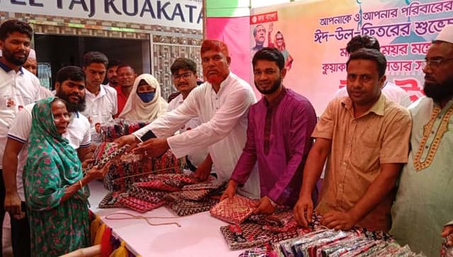 কুয়াকাটায় হত দরিদ্র নারীর মাঝে শাড়ী বিতরণ