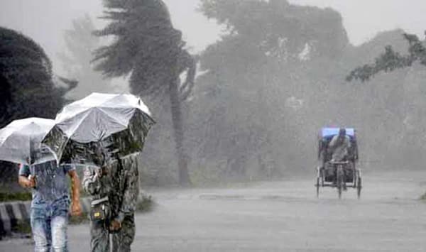 আগামী ৫ দিনে কমবে তাপমাত্রা, বাড়বে ঝড়-বৃষ্টি: আবহাওয়া দফতর