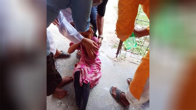 নোয়াখালীতে গরমে শ্রেণিকক্ষে অসুস্থ হয়ে পড়ল ১৮ শিক্ষার্থী