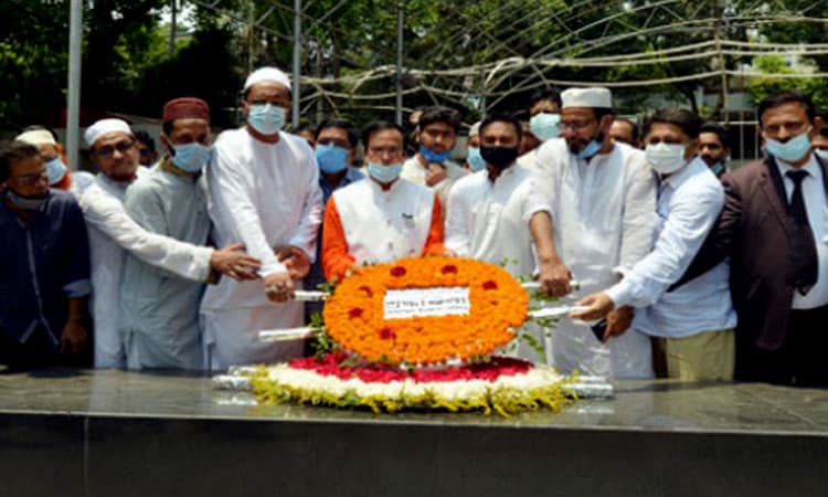 মুক্তি পেয়ে বঙ্গবন্ধুর প্রতিকৃতিতে ইরফানের  শ্রদ্ধা