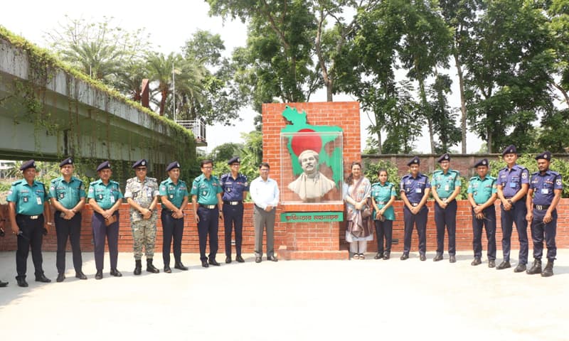 বরিশালে ব্যস্ত সময় কাটালেন অতিরিক্ত আইজিপি কামরুল আহসান