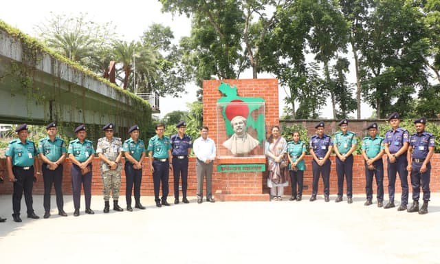 বরিশালে ব্যস্ত সময় কাটালেন অতিরিক্ত আইজিপি কামরুল আহসান