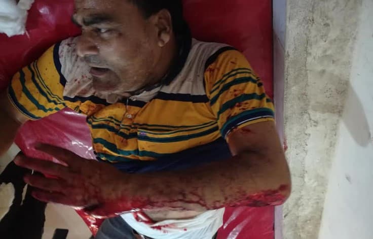 বালিয়াডাঙ্গীতে যুবলীগ নেতাকে কুপিয়ে হত্যাচেষ্টা