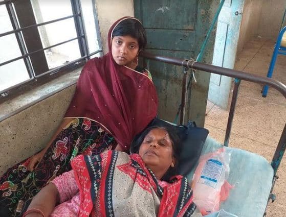 জমির জের ধরে ২ কন্যা সন্তানসহ গৃহবধুকে মারপিট