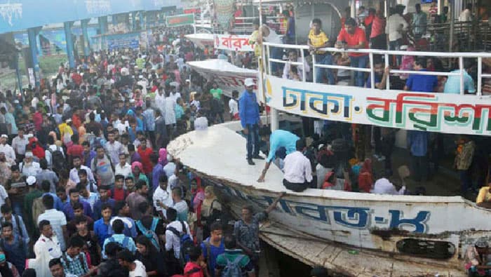 সদরঘাটে ঘরমুখী মানুষের ঢল