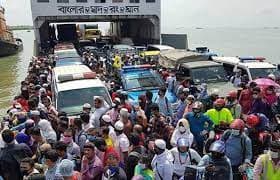 পাটুরিয়ায় যাত্রীদের উপচেপড়া ভিড়