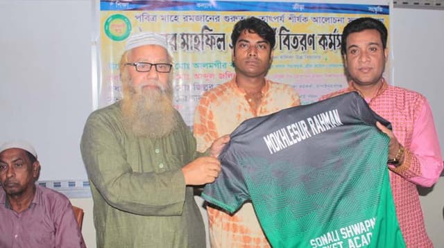 ধামইরহাটে রমজানের তাৎপর্যের আলোচনা ও টি শার্ট বিতরণ
