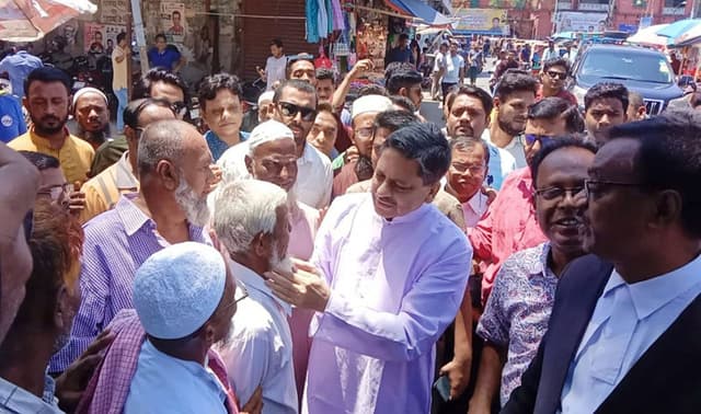 বরিশালে নৌকার প্রার্থীর গণসংযোগ শুরু