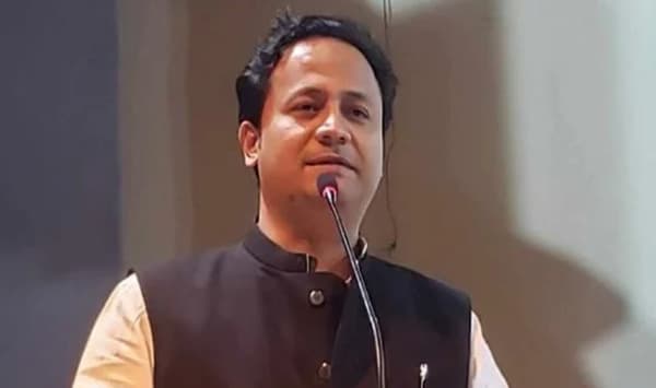 শিক্ষামন্ত্রীর পদত্যাগ চেয়ে আইনজীবী পাঠালেন আইনি নোটিশ