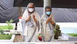 বনানী কবরস্থানে নিহত স্বজনদের কবর জিয়ারত করলেন প্রধানমন্ত্রী