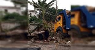 পিকআপকে পেছন থেকে ডাম্পট্রাকের ধাক্কা, নিহত ২