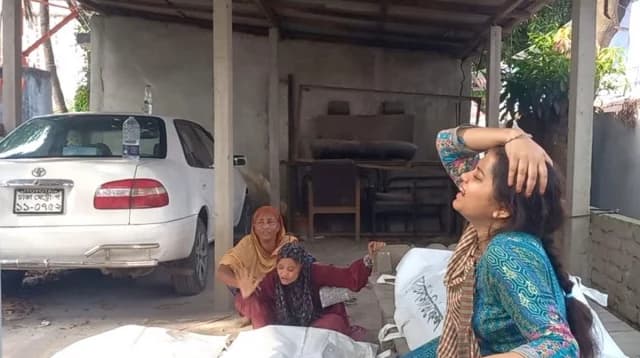 মুন্সীগঞ্জে সড়কে প্রাণ গেল একই পরিবারের ৩ জনের