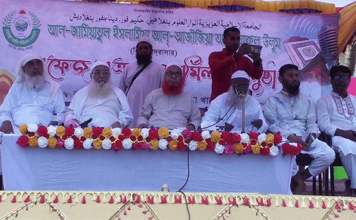হিলিতে মাস্টার্স পাশ হাফেজ ছাত্রদের নিয়ে পূণর্মিলনী অনুষ্ঠিত
