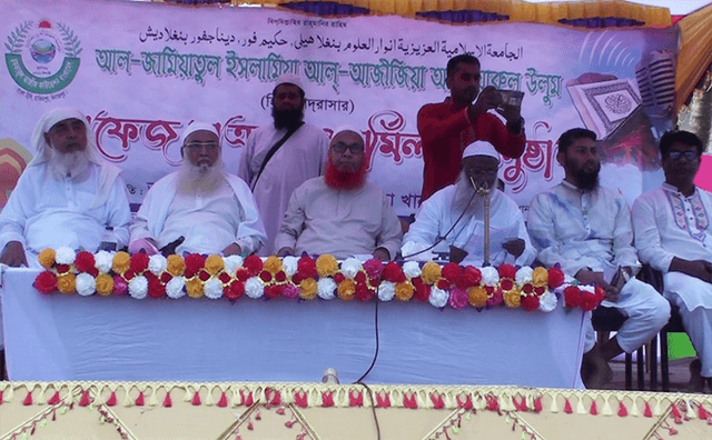 হিলিতে মাস্টার্স পাশ হাফেজ ছাত্রদের নিয়ে পূণর্মিলনী অনুষ্ঠিত