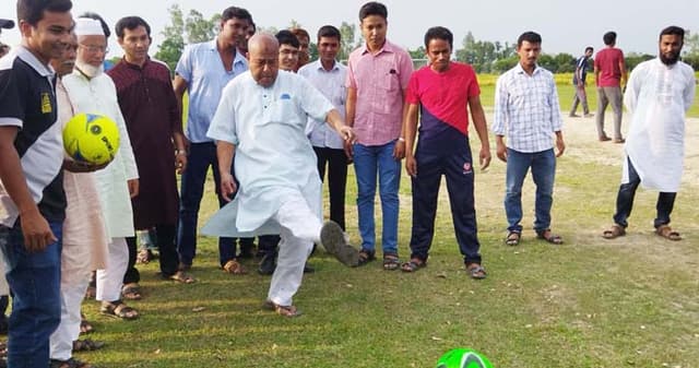 ধামইরহাটে বঙ্গবন্ধু জাতীয় গোল্ডকাপ টূর্নামেন্টের উদ্বোধন