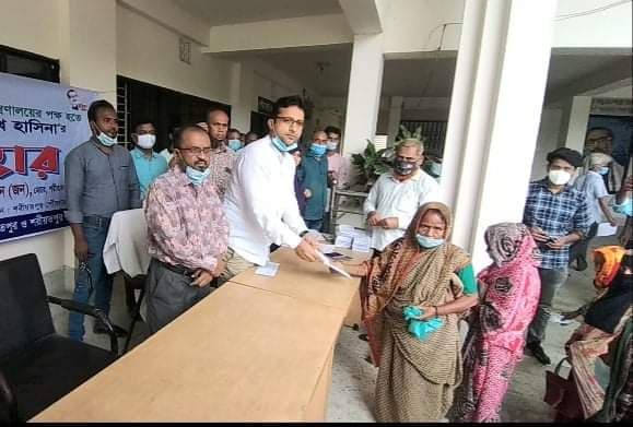 শরীয়তপুরে প্রধানমন্ত্রীর উপহার বিতরণ