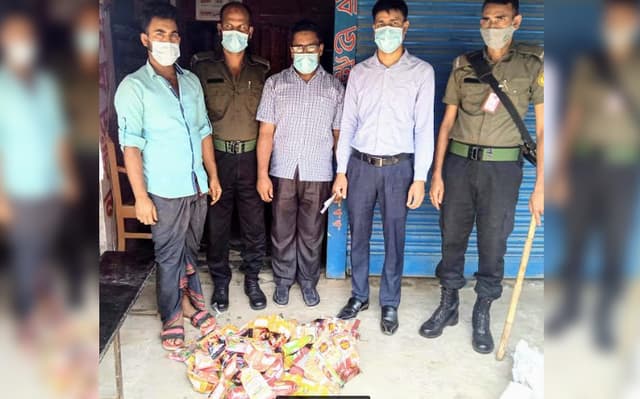 গোয়ালন্দে পণ্যের মেয়াদোর্ত্তীনের তারিখ না থাকায় জরিমানা