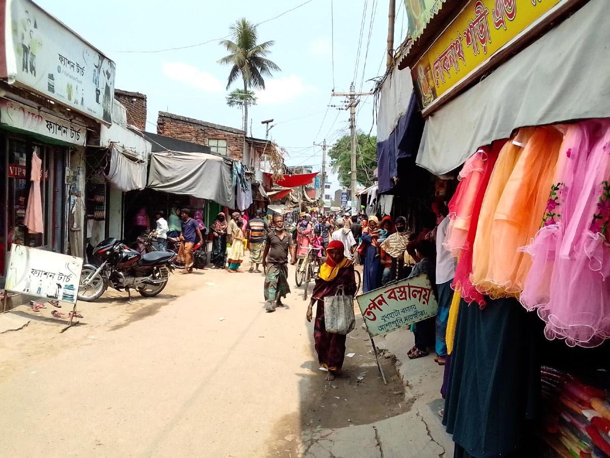 আশাশুনিতে ঈদ মার্কেটে স্বাস্থ্যবিধি উপেক্ষিত