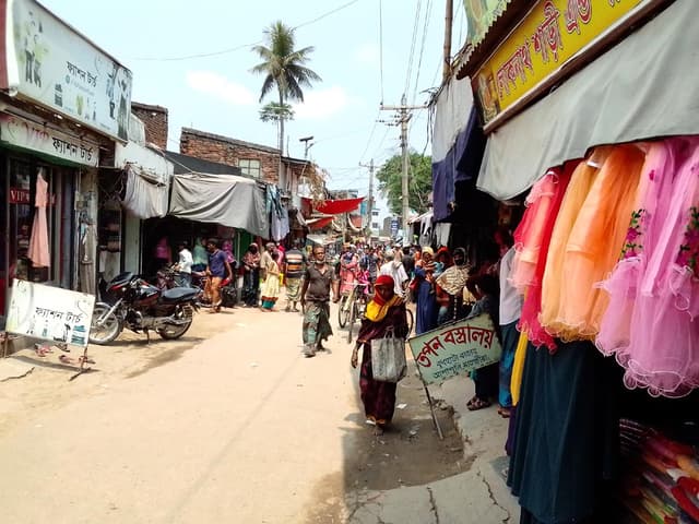 আশাশুনিতে ঈদ মার্কেটে স্বাস্থ্যবিধি উপেক্ষিত