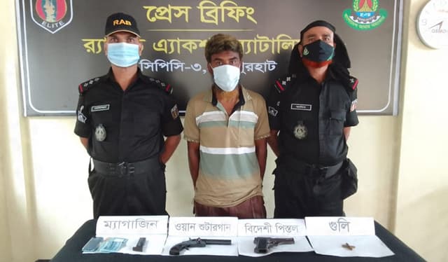 পিস্তল ও ওয়ানশ্যুটার গানসহ অস্ত্র ব্যবসায়ী গ্রেফতার