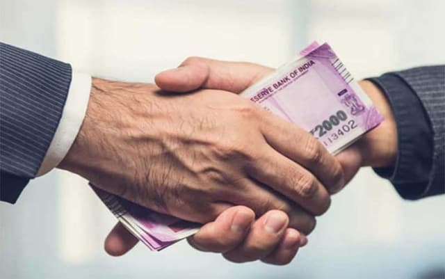 ১০০ টাকার উপরে সব নোট বাতিল চেয়ে মামলা!