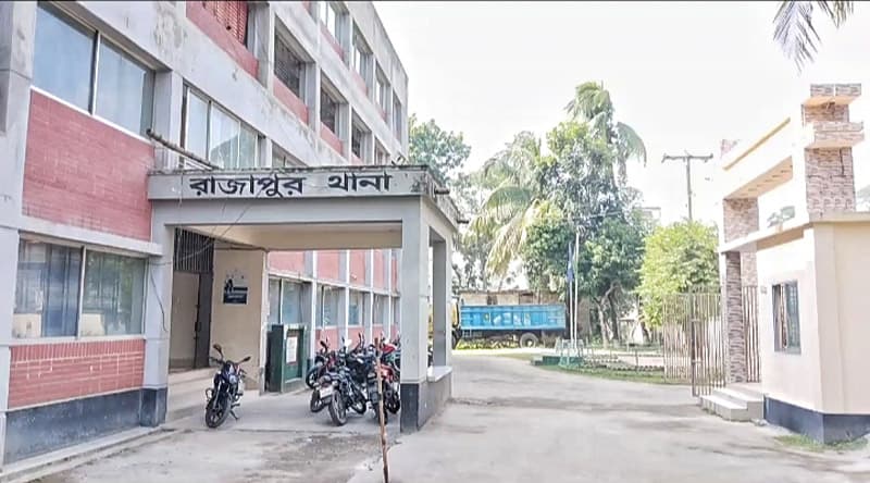 রাস্তা থেকে তুলে নিয়ে মুখে গামছা বেঁধে স্কুলছাত্রীকে ধর্ষণ, মামলা