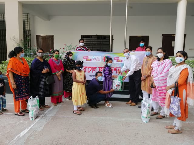 বরিশালে অসহায় শিশুদের ঈদ উপহার দিলো শেখ রাসেল ফাউন্ডেশন