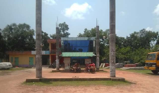 ভূরুঙ্গামারীতে জ্বালানি তেল সংকট, চড়া দাম