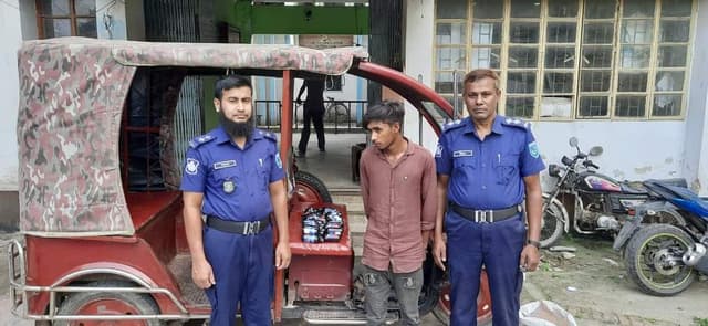 নআদিতমারীতে ফেনসিডিলসহ ইজিবাইক চালক আটক!