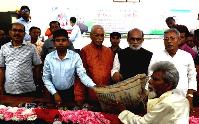 বাংলাদেশ বিশ্বের কাছে একটি অনুকরনিয় : শ ম রেজাউল