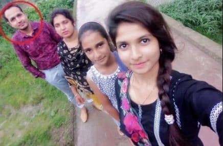 খাটে স্ত্রী ও দুই মেয়ের রক্তাক্ত লাশ, গ্রাম্য চিকিৎসক আটক