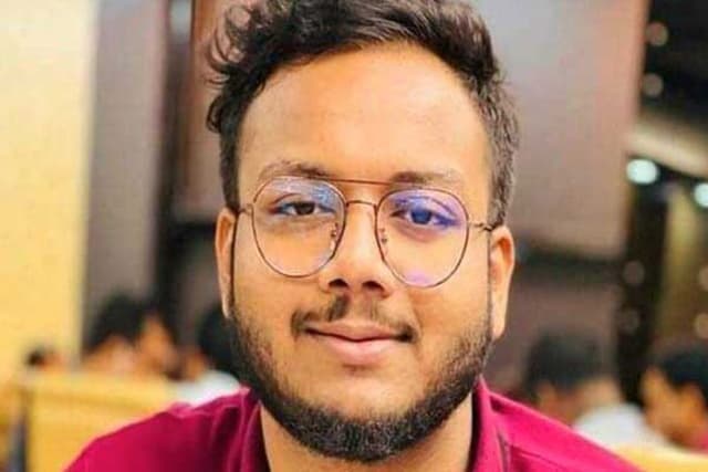 সাংবাদিকরা বেশি বাড়াবাড়ি করছে : রেলমন্ত্রীর আত্মীয়