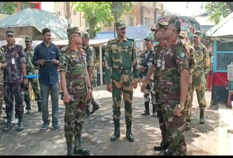 হিলি সীমান্ত পরিদর্শনে এএফডাব্লিউসি কোর্সের প্রতিনিধি দল