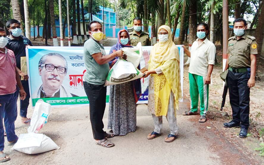 ‘৩৩৩ এ ফোন দিয়ে খাদ্য সহায়তা পেলেন ৩৪ জন দুস্থ