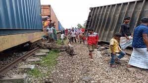 বগি লাইনচ্যুত হয়ে ঢাকা-চট্টগ্রাম ট্রেন যোগাযোগ বন্ধ