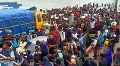 দৌলতদিয়ায় ঢাকামুখী যাত্রীদের ঢল