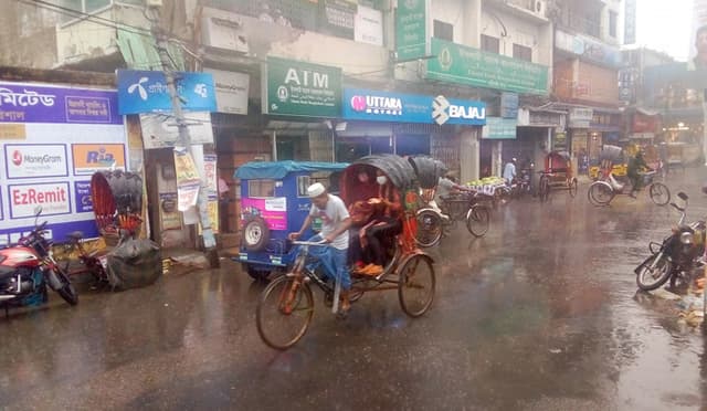 ঘূর্ণিঝড় অশনির প্রভাবে বরিশালে গুঁড়ি গুঁড়ি বৃষ্টি