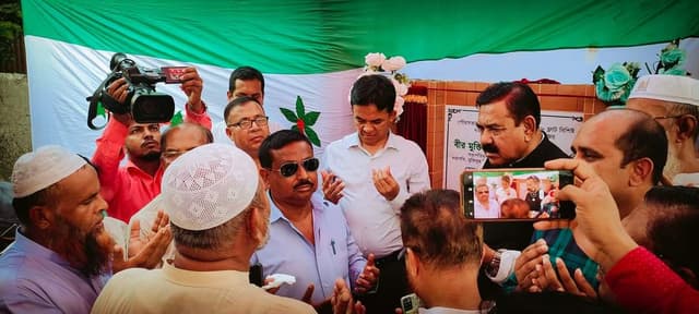 মাদারীপুর পরিচ্ছন্ন কর্মীদের বহুতল ভবনের নির্মাণ কাজের উদ্বোধন