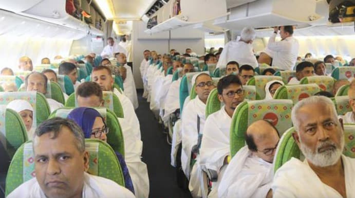 হজের প্রথম ফ্লাইটে ঢাকা ছাড়লেন ৪১৯ যাত্রী